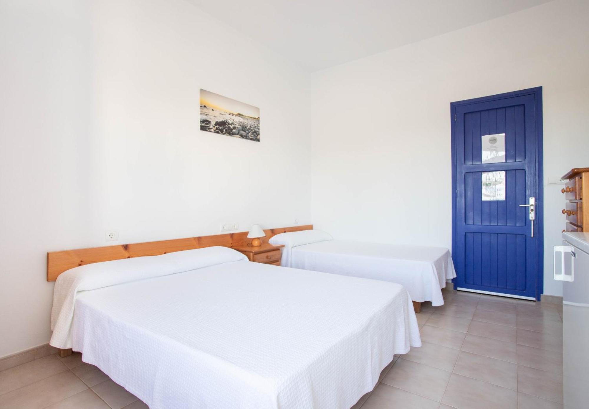 Hostal Mayans Ес Пухолс Екстериор снимка